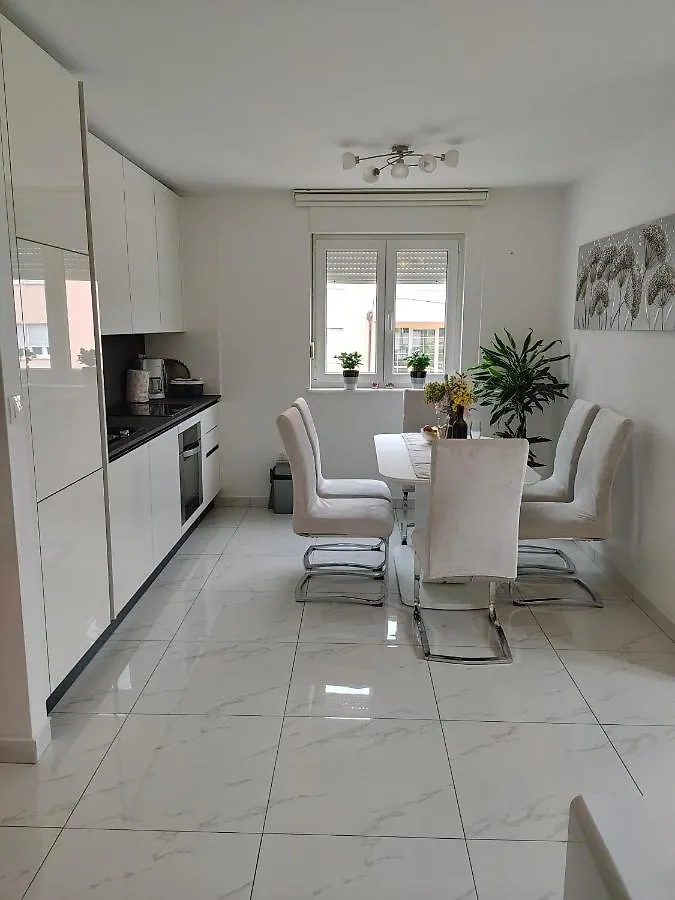 Apartment Valsaline 2182 Pula
